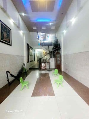 Cho thuê nhà nguyên căn hẻm 8m