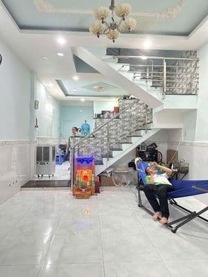 nhà mới 2pn 2wc dt 5x12m trệt lầu gần trường nguyễn trung trực