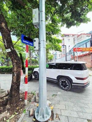 Nhà PL Đường Láng-Thiết Kế Hiện Đại- ô tô nằm teong nhà