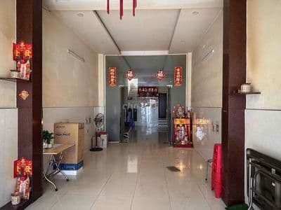 Nợ ngân hàng cần bán nhà 4 tấm mặt tiền sát bên Đầm Sen