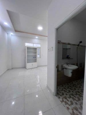 Nhà cho thuê chính chủ 1 trệt 2 lầu sân thượng