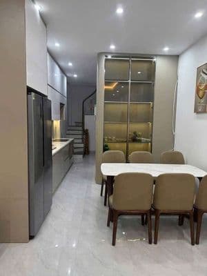 Hiếm có bồ đề - nhà 6 tầng-full nội thất - thang máy - 15 triệu!