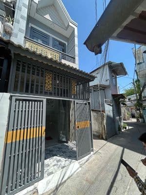 nhà bán 3m x 10m. 1 lầu. đường Phú định F16.Q8