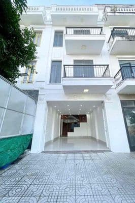 Cho thuê nhà trệt 3 lầu- sẵn nội thất - hồng loan 5c - 16 triệu