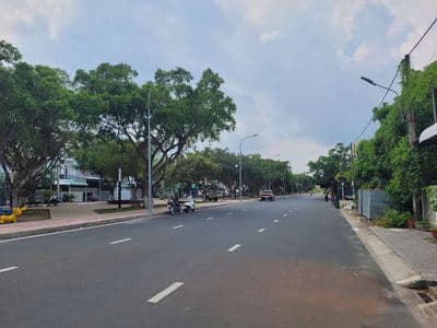 Ra nhanh nhà mặt tiền thục phán bình khánh