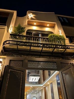 Nhỉnh 5 tỷ, nhà hẻm xe hơi, mới keng, gần Ga Metro 2