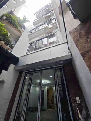 Nhà mới 7 tầng thang máy Cầu Giấy, gần trường học, 12 tỷ
