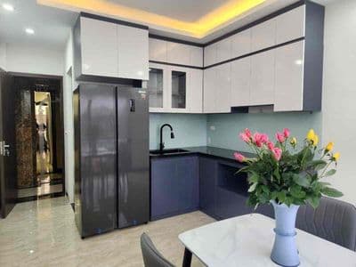 nhà 6 tầng thang máy, ngay Trần Hoà