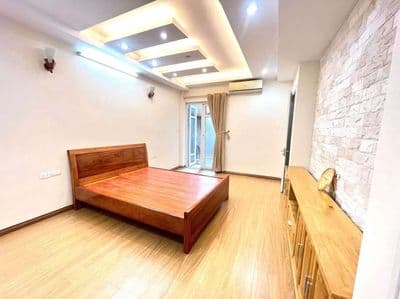 Cho thuê nhà Đội Cấn 40m², 5 tầng, 3PN, thông sàn, 13 triệu/tháng