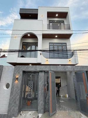 Nhà 1 trệt 2 lầu 7m ngang 4.55 tỷ Bình Dương