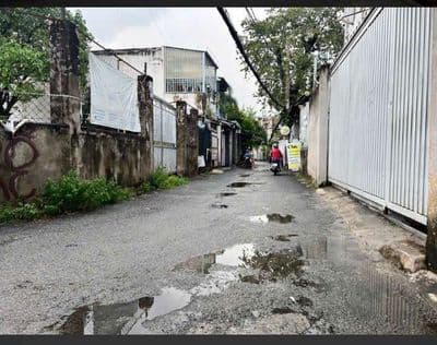Hơn 2 tỷ nhà thống nhất gò vấp ,hẻm ô tô sát nhà,24m²,ngang 6m,ở ngay