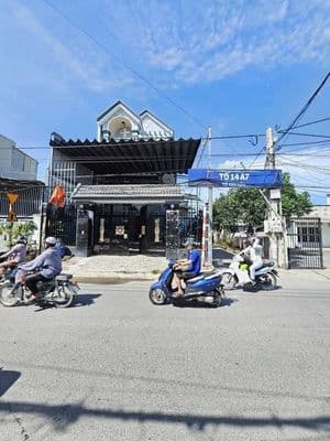Bán nhà góc 2 mặt tiền Dĩ An, DT 230m2, giá 11.5 tỷ