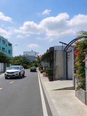 Nhà cấp 4 có sân hẻm xe hơi lê văn lương giá 5 triệu