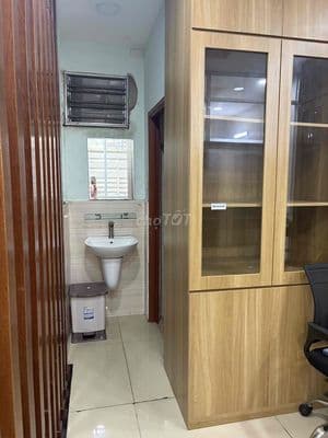 Nhà cho thuê 3,5 tấm. Dt 5*10, gồm 4pn và 3 tollet. Hẻm xe tải kd