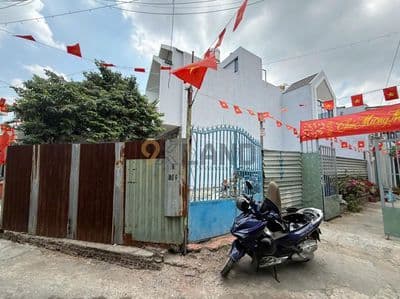 Quá ngộp bán gấp lô đất 2 mặt tiền hxh, dt: 77,7m2, ngang 5,3 mét.