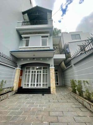 Nhà đẹp,sân rộng rãi,MT đường 85 Tân Quy Q7