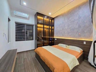 232 cho thuê nhà 3 tầng 4pn 4wc – full nội thất, sân thượng trồng cây