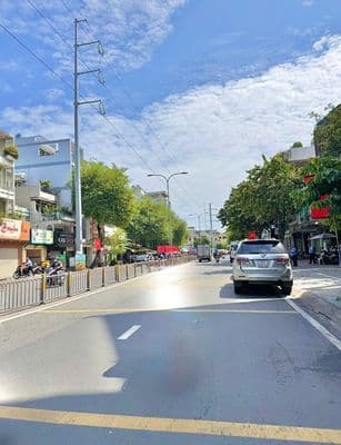 Quận 11, 1 căn ra mặt tiền, 45m2, 2 tầng mới đẹp, . Chốt 6,79 tỷ