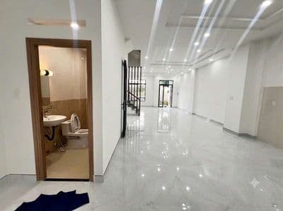 Hiếm!Nhà PhốLakeview City1 Trệt 3 Lầu 4PN 5WC Nội Thất Cơ Bản 30Triệu