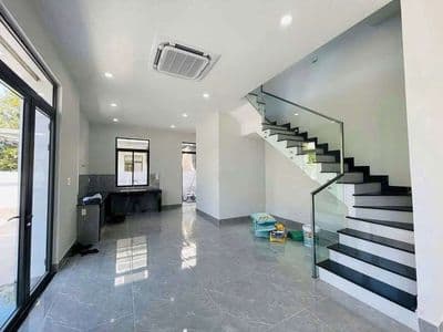 Góc 2MT Nhà Phố Q2 Lakeview City 9X20 1 Trệt 3 Lầu Sàn Trống Suốt