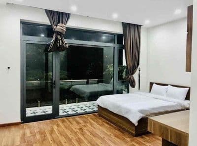 Cho thuê nhà mặt tiền 5pn ,5wc kín full nội thất