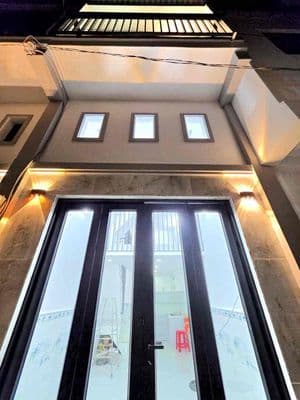 nhà xây mới 100% gần cầu Phú Xuân