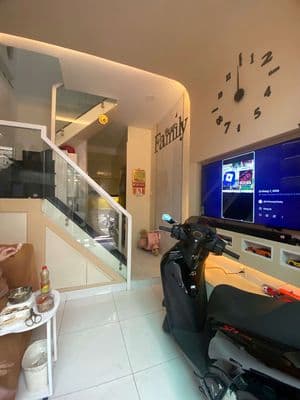 Nhỉnh 5đ - nhà đẹp lê hồng phong q10 - sát mặt tiền - 2 phòng ngủ