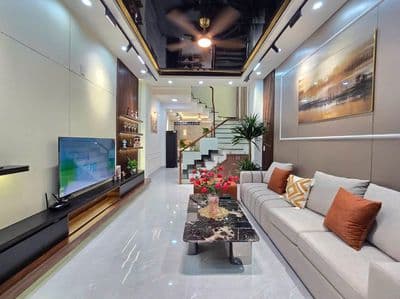 Nhà 3 tầng 3 mê mới kiệt huỳnh ngọc huệ có sân xe rộng