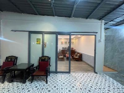 Cho thuê nhà nguyên căn C4 mới đẹp, đầy đủ nội thất hẻm XH 300/34 Ngu