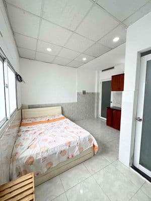 Studio cửa sổ trời full nội thất ngay thoại ngọc hầu - gần đh văn hiến