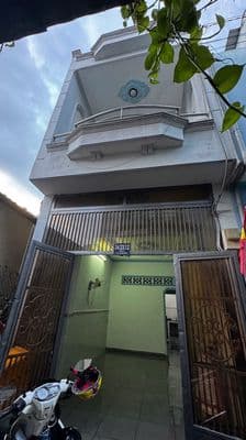 Nhà 3 phòng ngủ, 2 toilet, p.khách, bếp