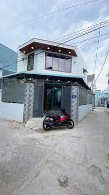 Nhà 1 trệt 1 lầu Bình Chuẩn, Tọa lạc trung tâm