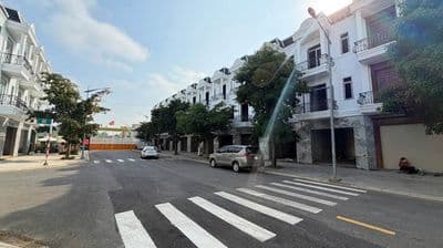Nhà phố 1 trệt 1 lầu 1 tầng thượng trung tâm Uyên Hưng, Tân Uyên