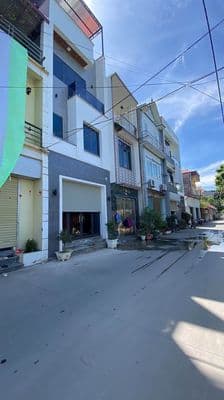 Bán nhà 4PN Quang Minh - Mê Linh, mặt tiền rộng, gần KCN