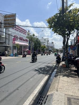 Cho thuê nhà 4 lầu mặt tiền đường kha vạn cân , gần chợ thủ đức