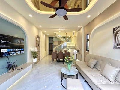 Chủ cần bán Gấp! Thái Thịnh, Lô góc, sát phố, nhà dân xây chắc chắn