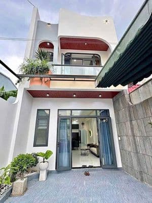 Đi công tác cần bán nhà lầu SHR gần cx. Đức Hưng. Giá chỉ 1ty750