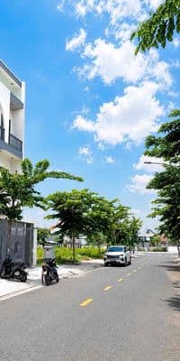 Cho thuê nhà 1 Trệt 2 Lầu mới tinh KDC Bửu Long, gần trường Lạc Hồng
