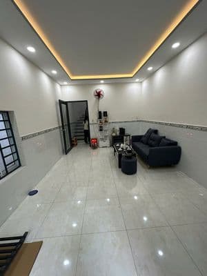 Nhà mới Nguyễn Chí Thanh, 2 Lầu 2PN máy lạnh 2WC, 4x10m