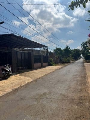 Đất 2 mt trước -sau hẻm 2 oto nguyễn thị định - ngã 3 hồ câu