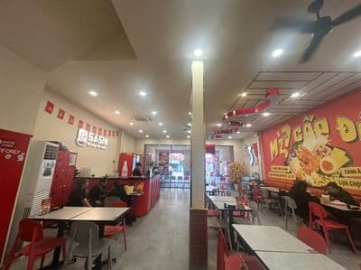 Nhà cho thuê mặt tiềnd đường bà hom 8x43m 1l suốt có sân xe rộng