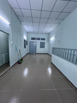Cho nữ thuê nguyên tầng 1 nhà nguyên căn