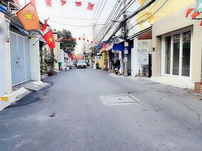 Nhà 3 tầng - xe hơi thông ra chợ gò ô môi - phú thuận , quận 7.