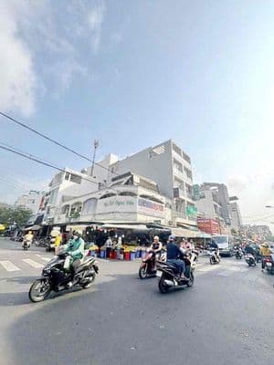 Mặt Bằng Kinh Doanh Ngay Chợ