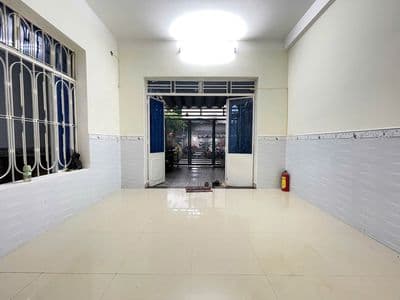 Cho thuê nhà 80m2. giá 7,5tr đường 5,5m cách cợ đống đa 100m.
