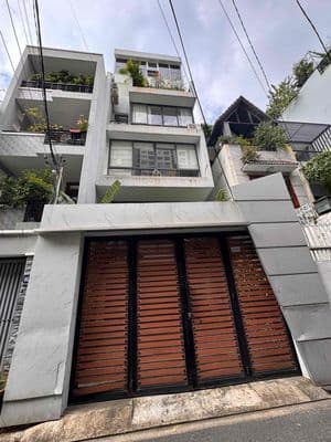 Cho thuê nhà khu VIP Phổ Quang 5.5 20m. có gara oto, phòng to rộng rai