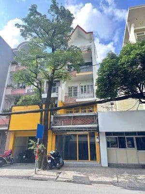 Nhà Mặt Tiền D5 - Sát Đại Học Ngoại Thương, GTVT (200m) - Giá Tốt