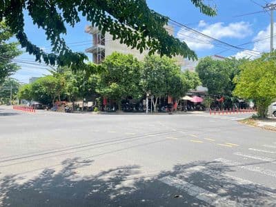 cho thuê nhà 2tầng lô góc Mẹ Thứ