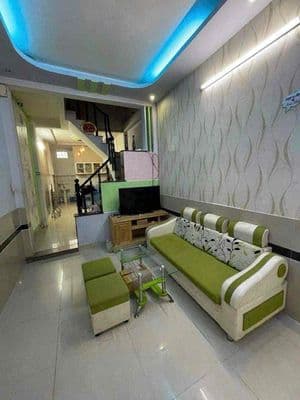 Cho thuê nhà 9tr có sân rộng hẻm 49 bùi quang là