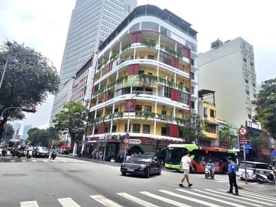 Ngã Tư 39 Hai Bà Trưng - Đông Du Ngang 30x7m 215m2 Tiện Nhà Hàng Bar